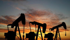 Oil Hovers Below $107 In Asia Amid Iran Tension