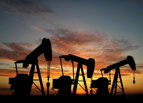 Oil Hovers Below $107 In Asia Amid Iran Tension