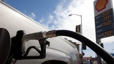 Gas prices continue to fall, may boost summer driving