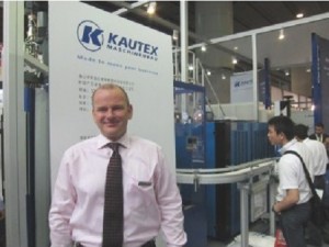Kautex demonstrates co-extrusion of jerrycan at CHINAPLAS 2013 Kautex demonstrates co-extrusion of jerrycan at CHINAPLAS 2013