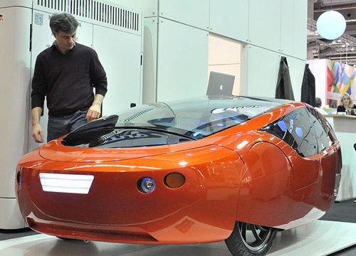 3D-Printed Hybrid Car Drives Toward Mass Production
