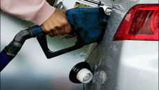 Oil falls on weak China manufacturing