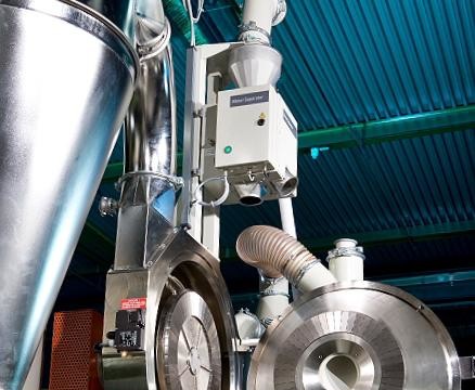 Clariant installs PET blowmolding machine to support North American packaging customers