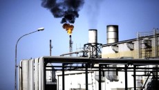 Oil eases ahead of US job figures