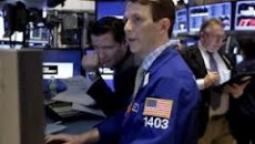 Oil falls on US home sales, manufacturing report