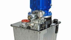 TWO-STAGE HYDRAULIC FOR ACTIVATING SLIDE PLATES OR VALVE PISTONS