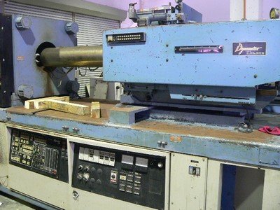 used plastic injection molding machine