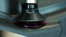 Varioflex suction cup improves process reliability when removing injection molding parts from molds