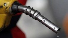 Oil falls on signs of weaker economic growth