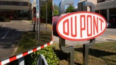 DuPont Sees Boost to Polymers From Automakers Seeking Resins